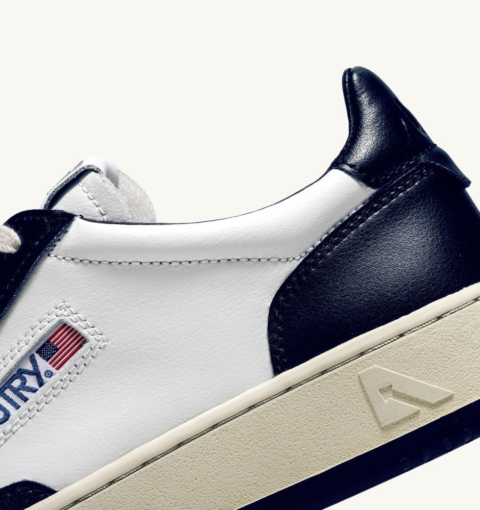 MEDALIST LOW BICOLOR IN WHITE AND BLUE LEATHER
