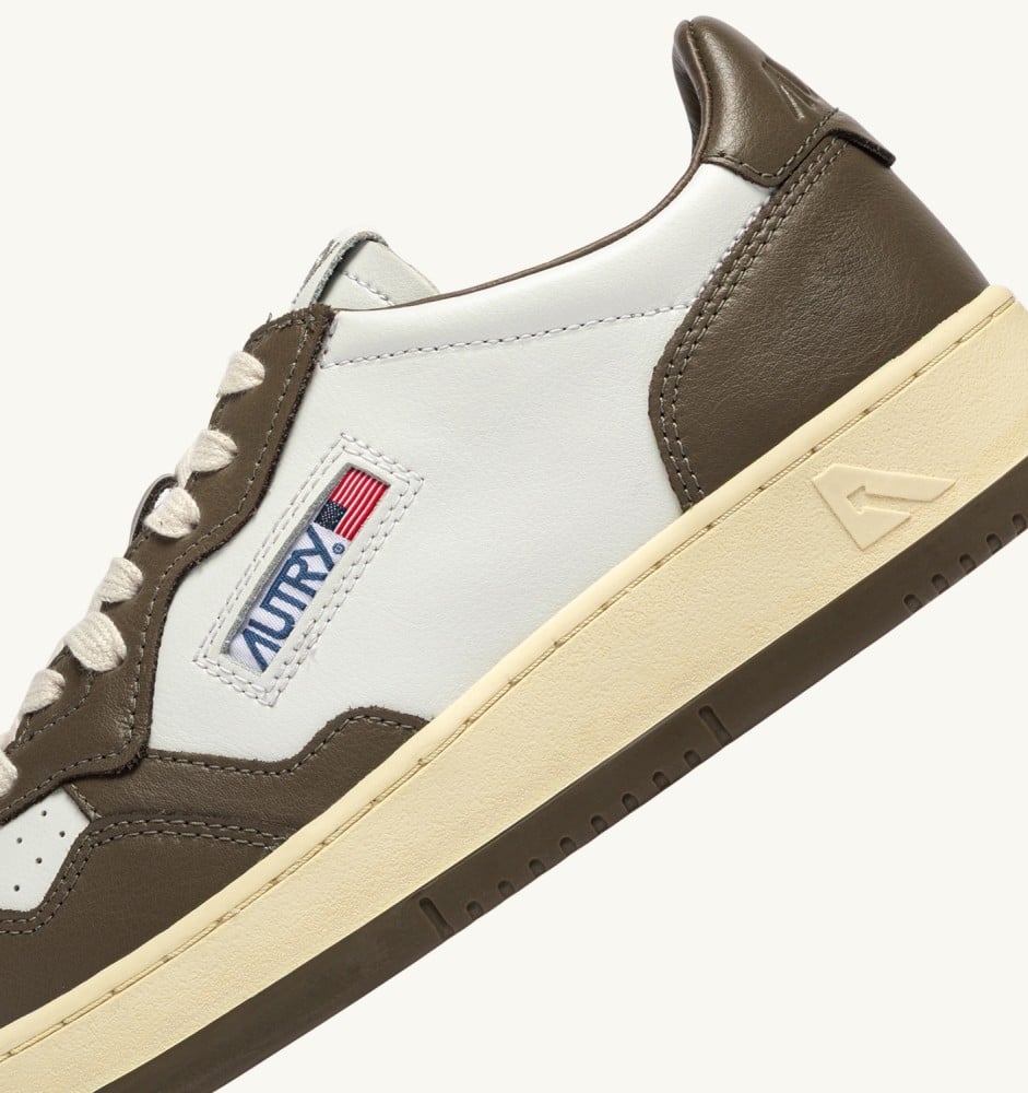 MEDALIST LOW BICOLOR IN WHITE AND CHOCOLATE LEATHER