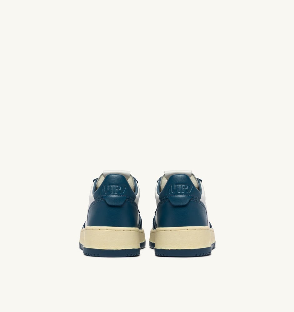 MEDALIST LOW BICOLOR IN WHITE AND MALLARD BLUE LEATHER