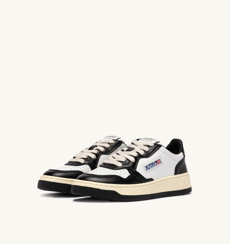 MEDALIST LOW BICOLOR IN WHITE AND BLACK LEATHER