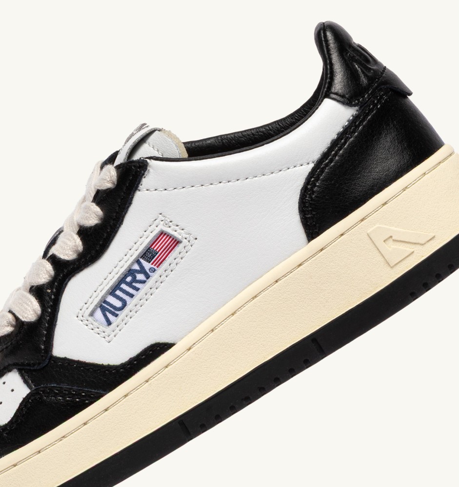 MEDALIST LOW BICOLOR IN WHITE AND BLACK LEATHER