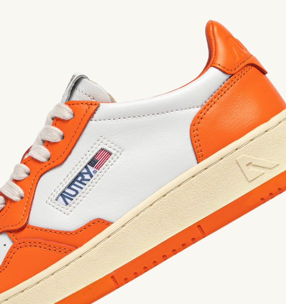 MEDALIST LOW BICOLOR IN WHITE AND PARSIMMON ORANGE LEATHER