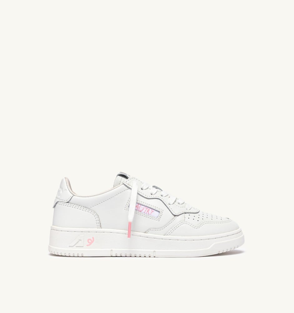 CHANGBIN X AUTRY MEDALIST LOW IN WHITE AND PINK LEATHER