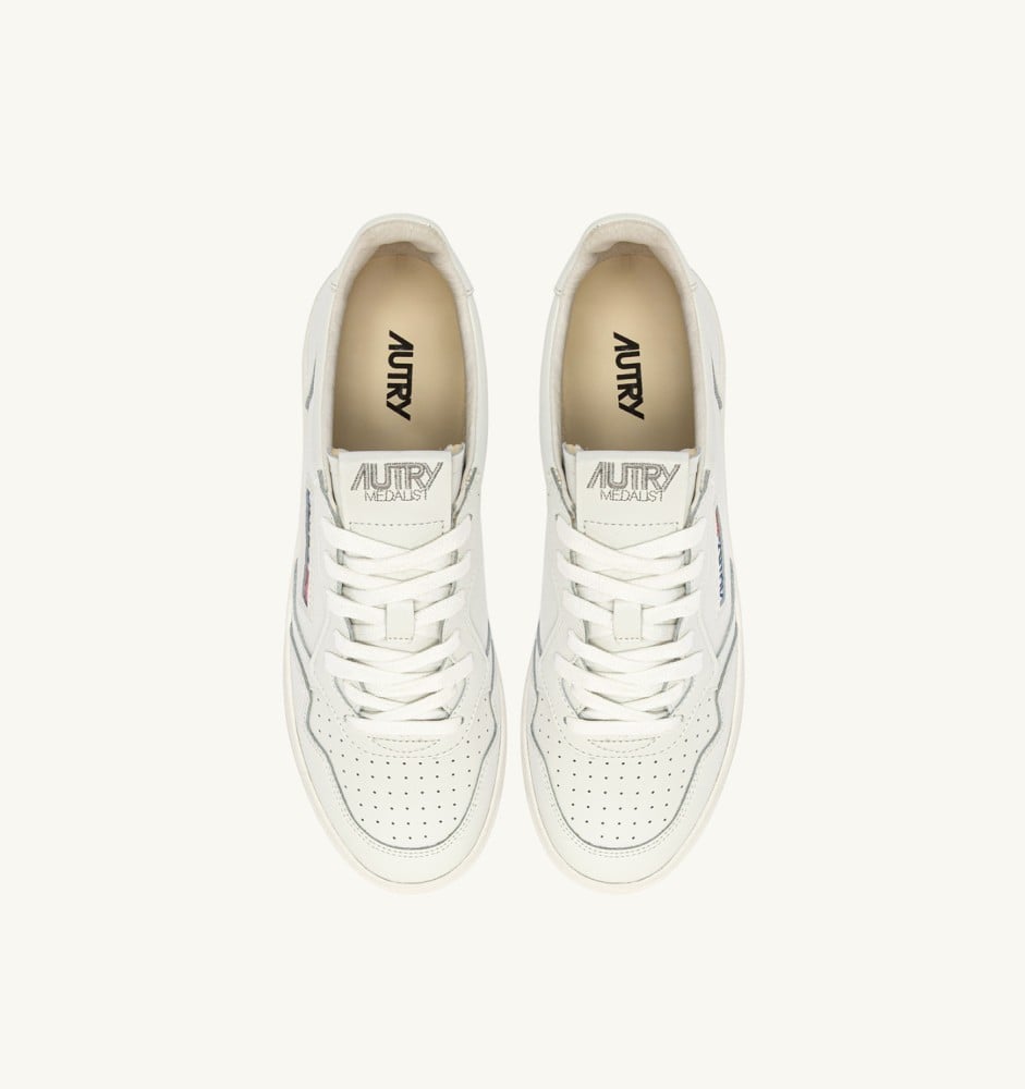 MEDALIST LOW IN WHITE LEATHER WITH LETTERING