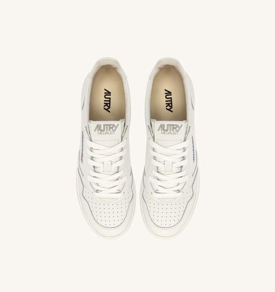 MEDALIST LOW IN WHITE LEATHER WITH LETTERING