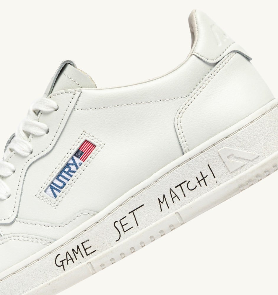 MEDALIST LOW IN WHITE LEATHER WITH LETTERING