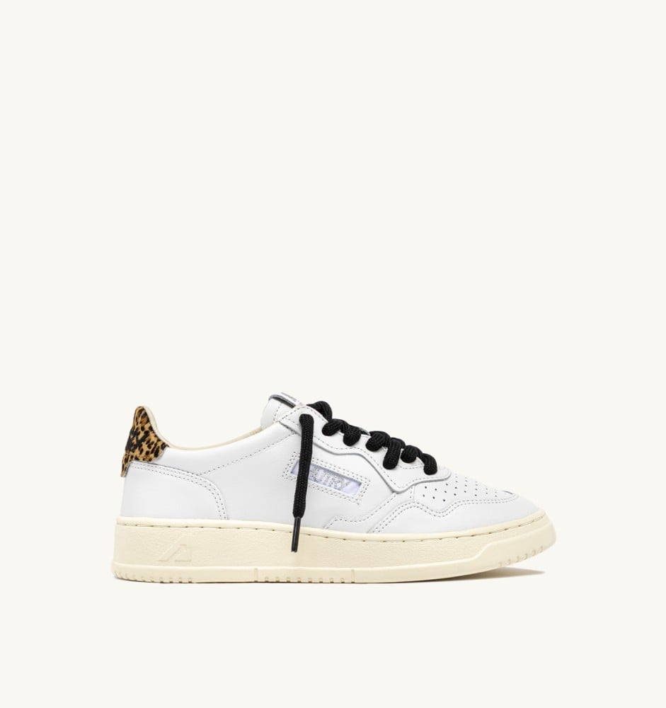 MEDALIST LOW IN LEATHER COLOR WHITE AND LEOPARD