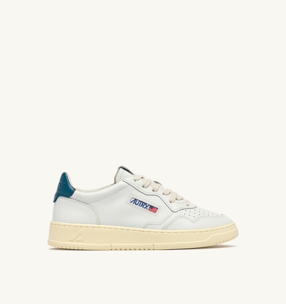 MEDALIST LOW IN WHITE AND MALLARD BLUE LEATHER