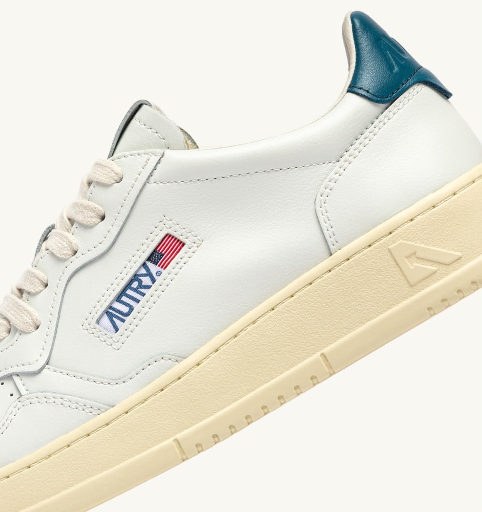 MEDALIST LOW IN WHITE AND MALLARD BLUE LEATHER