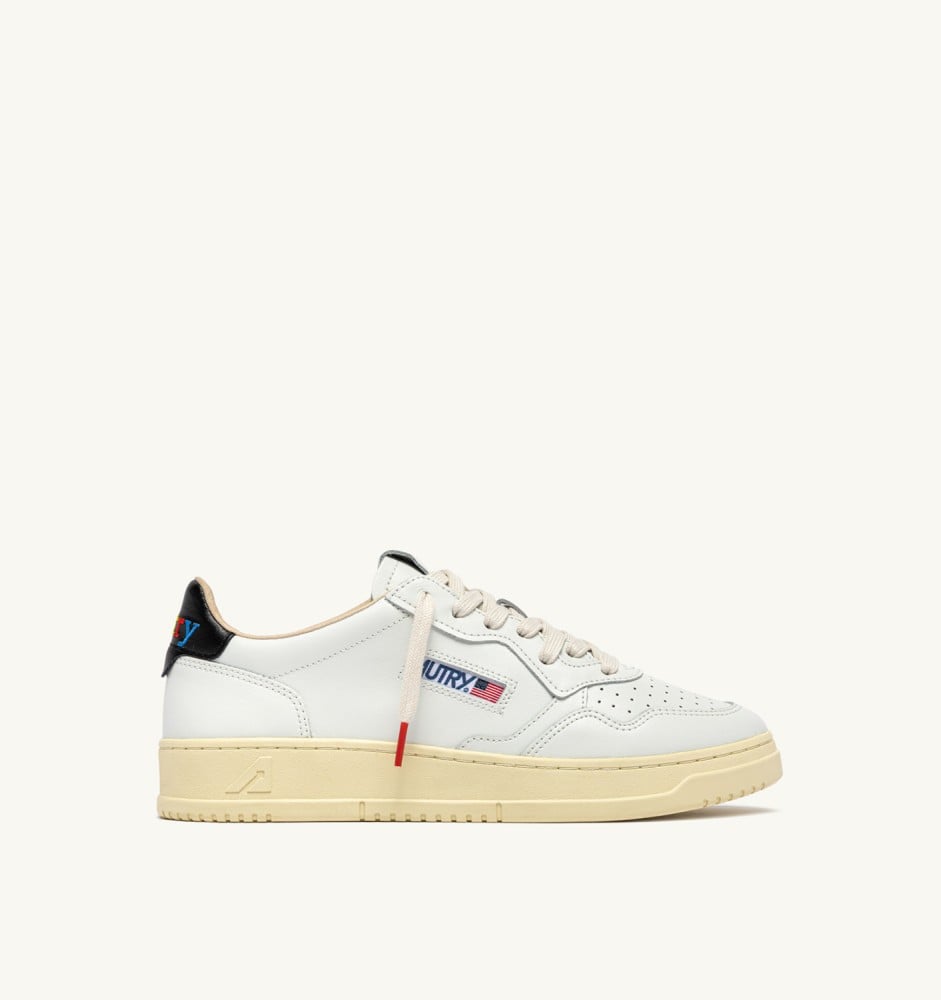 MEDALIST LOW IN WHITE AND BLACK LEATHER