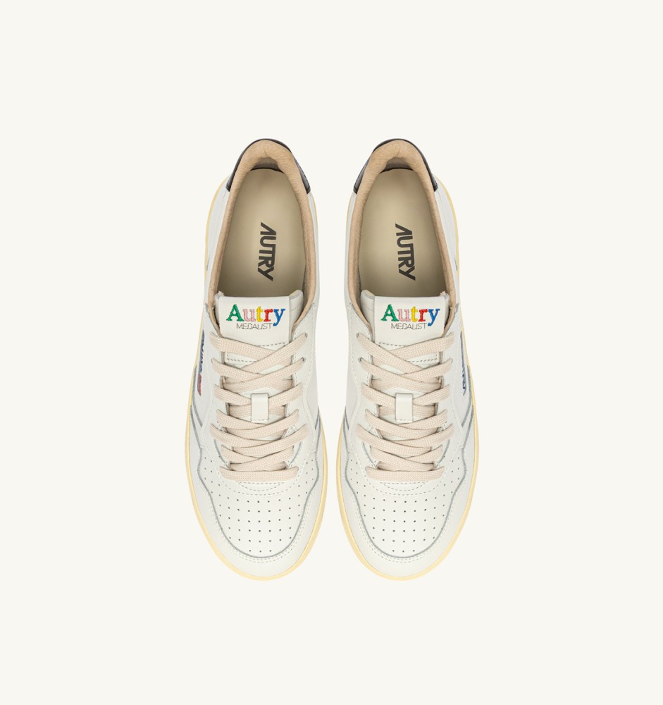 MEDALIST LOW IN WHITE AND BLACK LEATHER