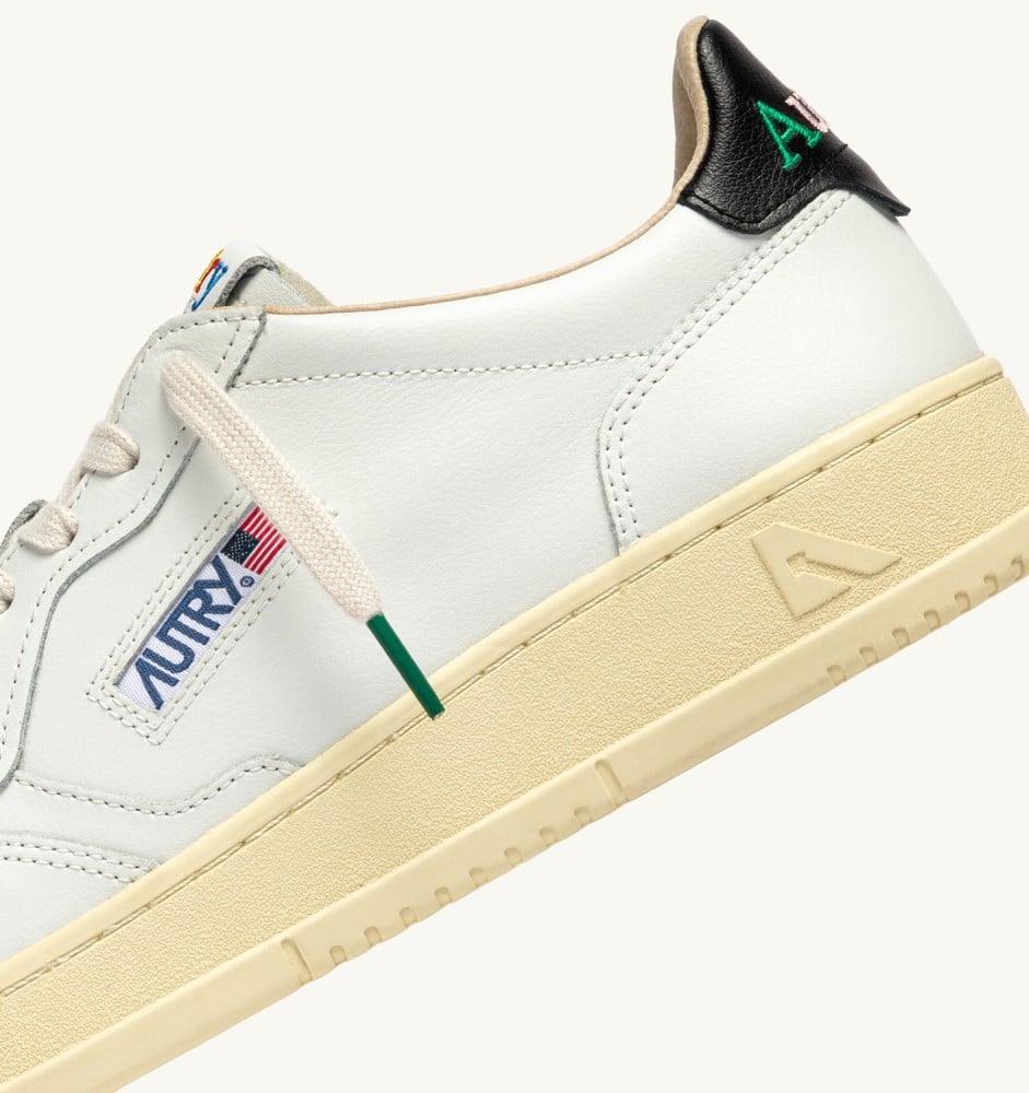 MEDALIST LOW IN WHITE AND BLACK LEATHER
