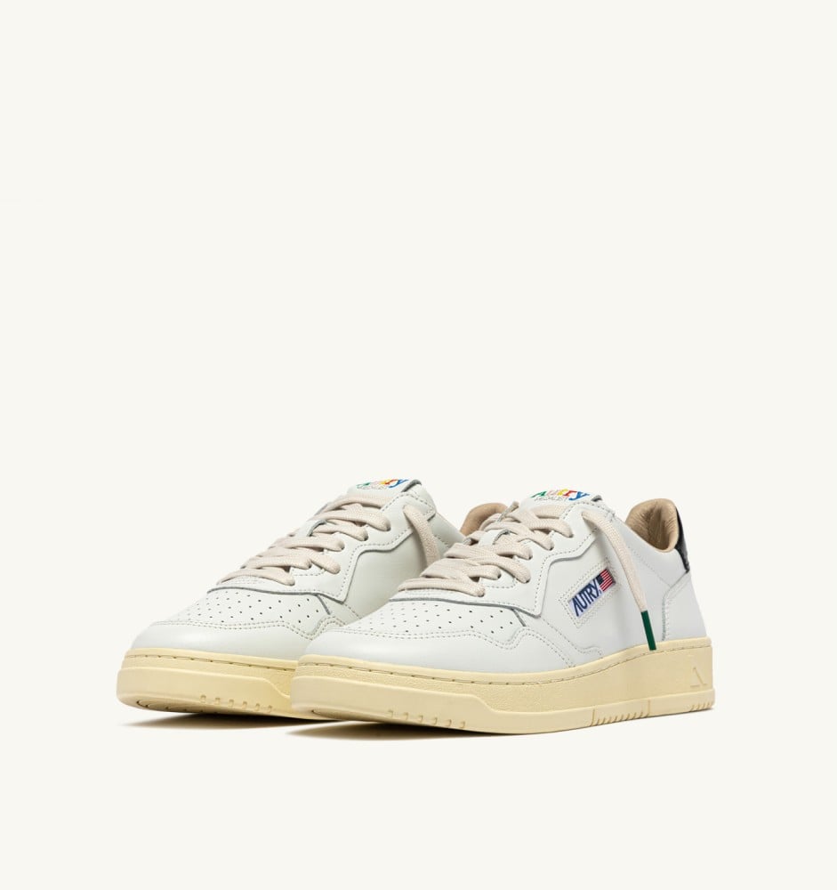 MEDALIST LOW IN WHITE AND BLACK LEATHER