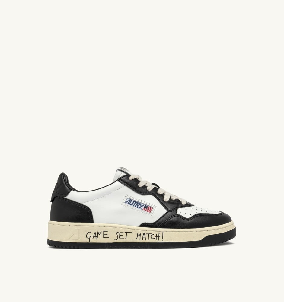 MEDALIST LOW IN WHITE AND BLACK LEATHER WITH LETTERING
