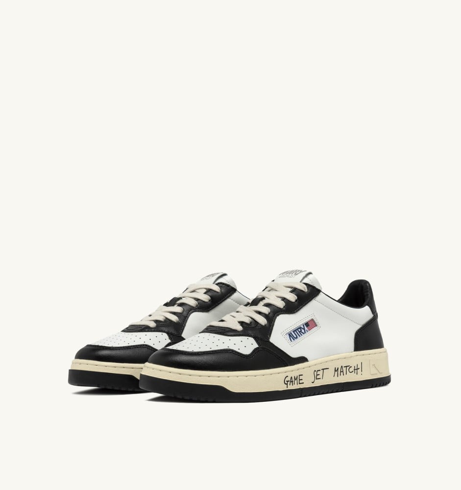 MEDALIST LOW IN WHITE AND BLACK LEATHER WITH LETTERING