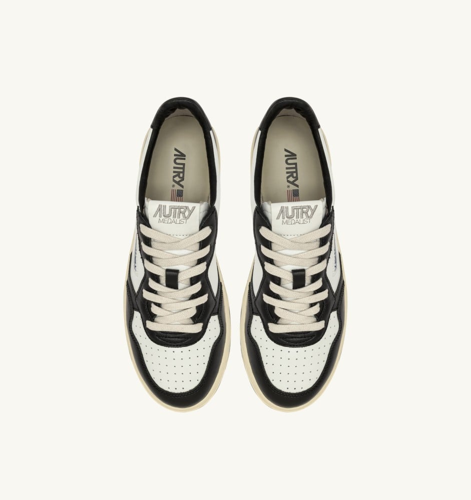 MEDALIST LOW IN WHITE AND BLACK LEATHER WITH LETTERING