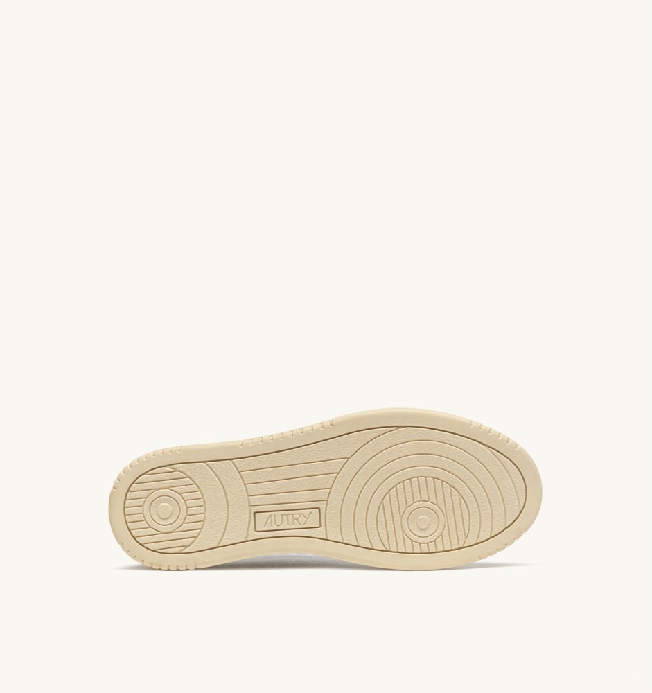 MEDALIST LOW IN WHITE AND SLICKER LEATHER WITH LETTERING