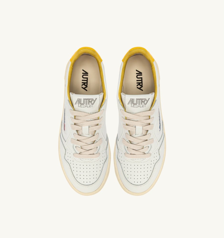 MEDALIST LOW IN WHITE AND SLICKER LEATHER WITH LETTERING