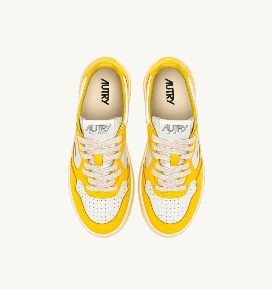 MEDALIST LOW IN WHITE AND SLICKER LEATHER WITH LETTERING