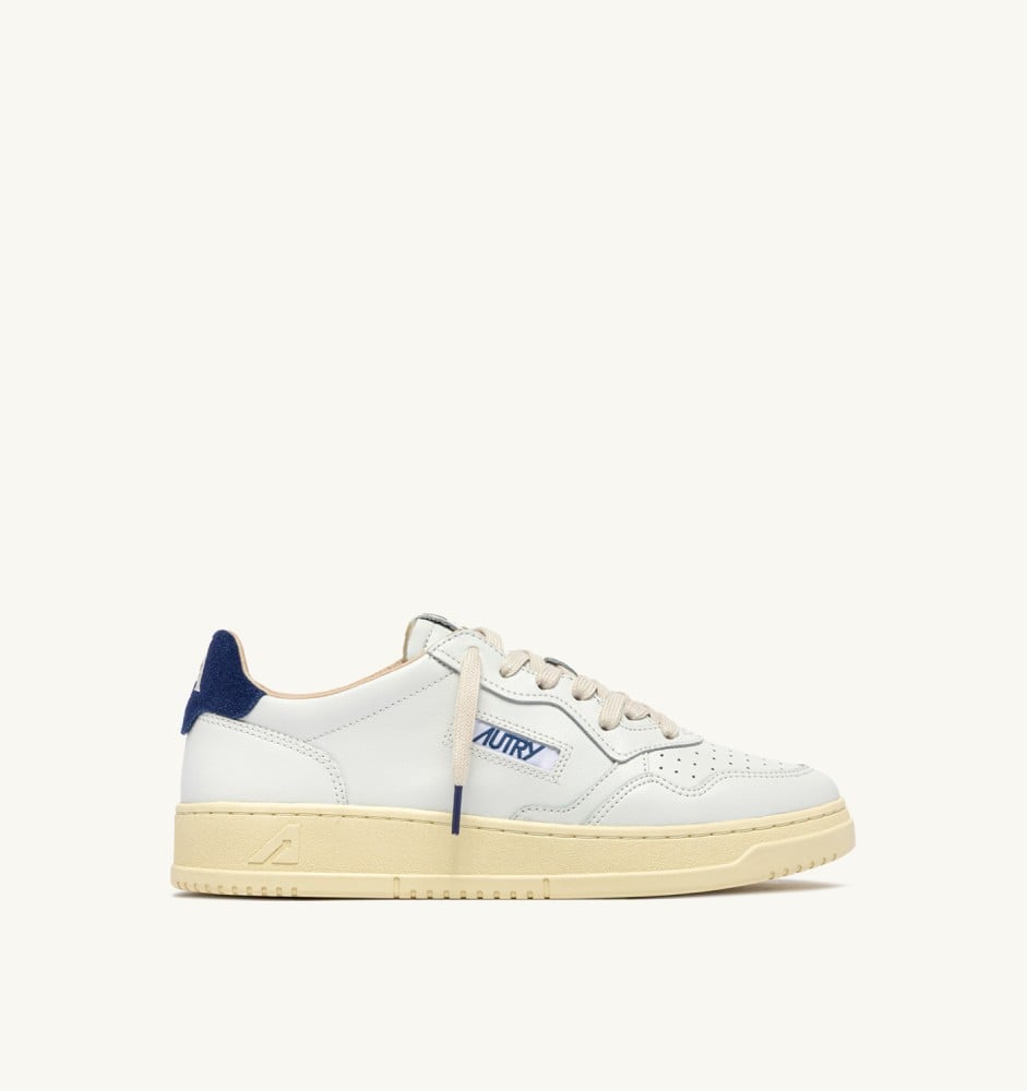 MEDALIST LOW IN WHITE LEATHER AND BLUE DEPTHS SUEDE