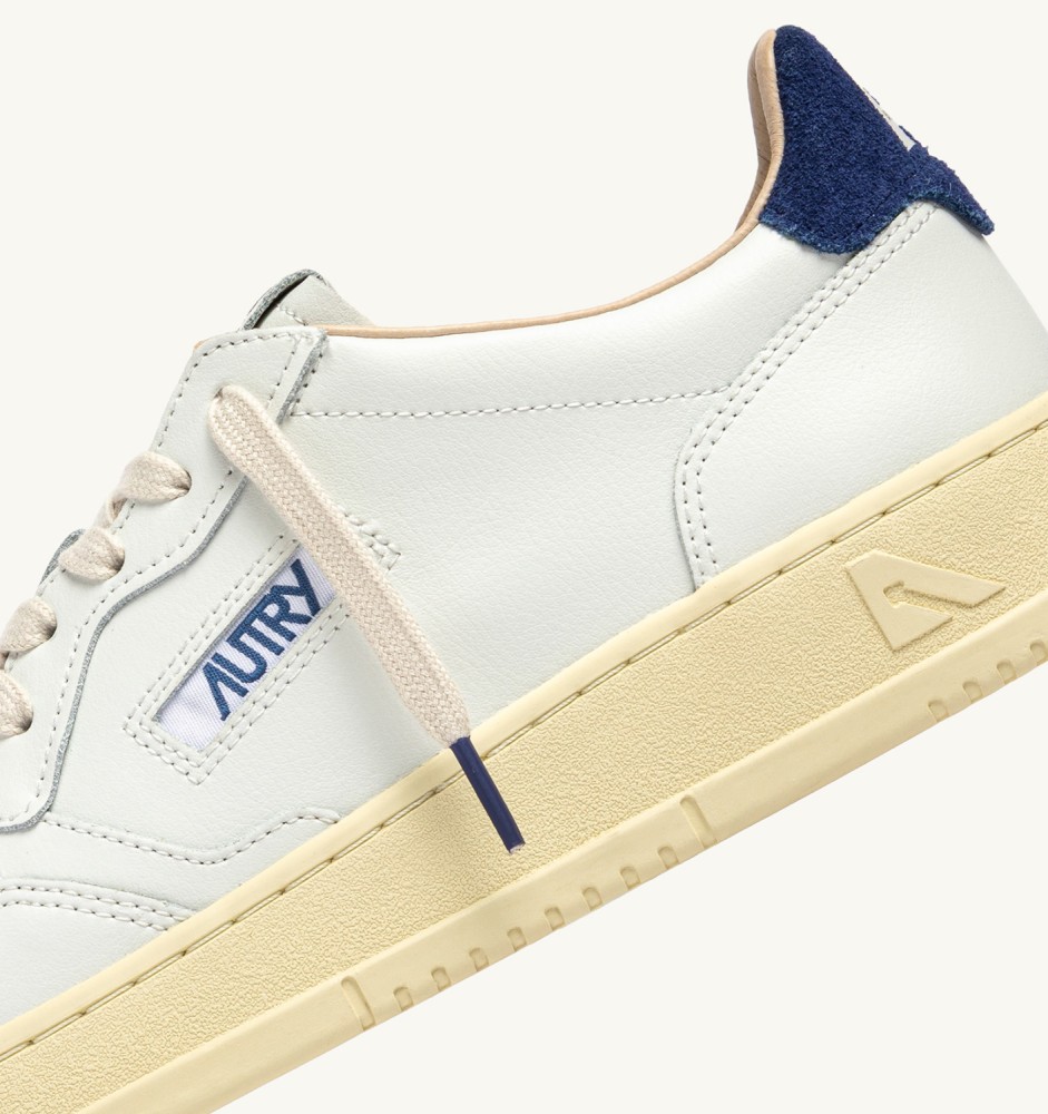 MEDALIST LOW IN WHITE LEATHER AND BLUE DEPTHS SUEDE