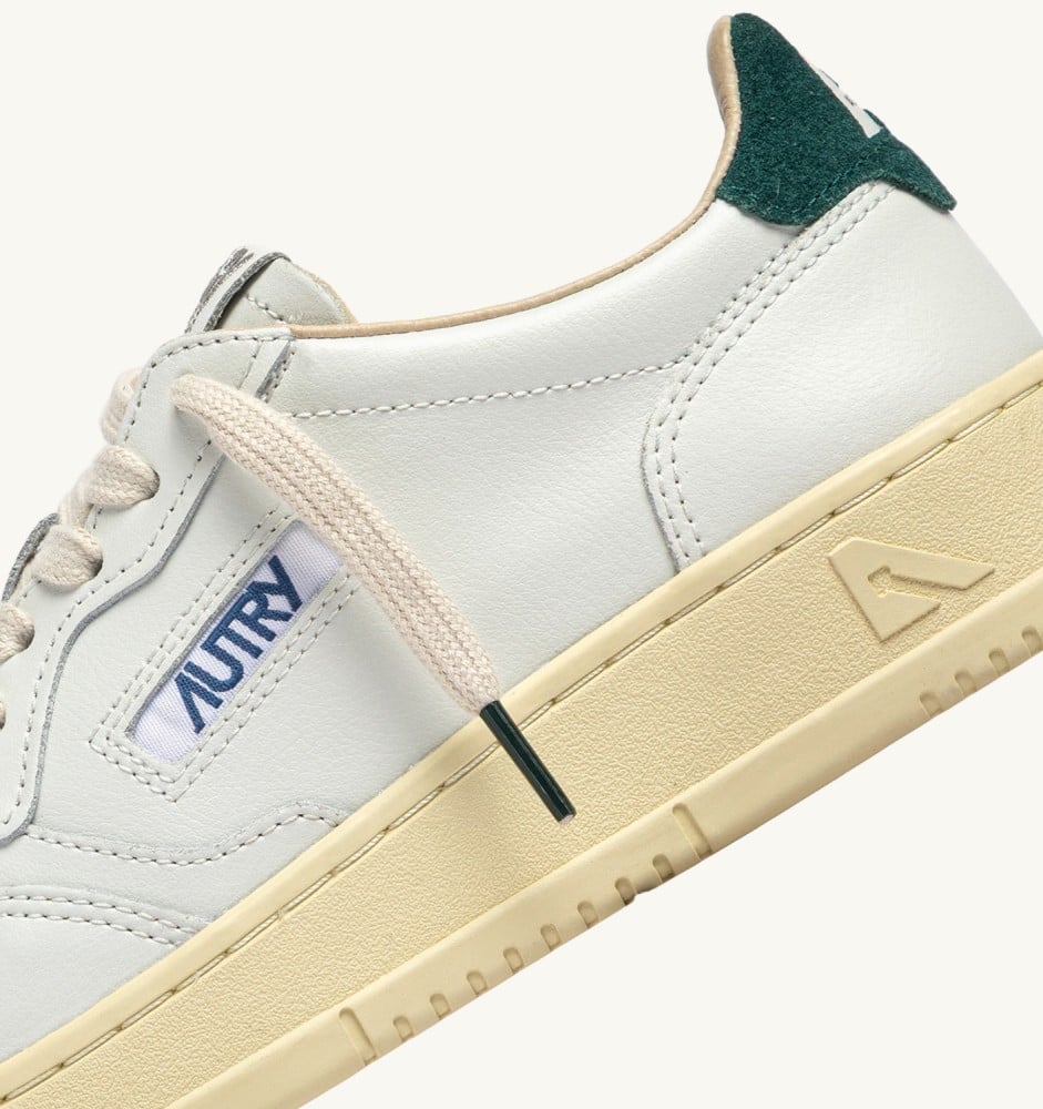 MEDALIST LOW IN WHITE LEATHER AND DARK SEA SUEDE