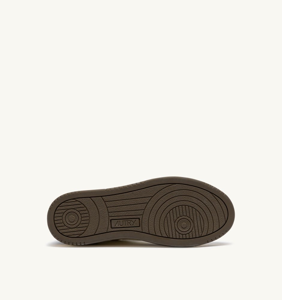 MEDALIST LOW IN CHOCOLATE CHIP AND SKY LEATHER AND SUEDE