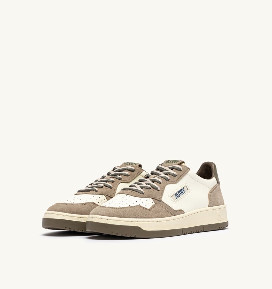 MEDALIST LOW IN COVERT GREEN AND LICORICE LEATHER AND SUEDE