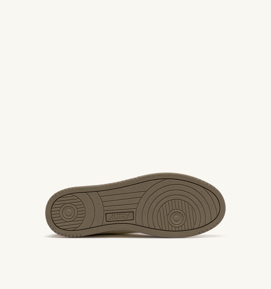 MEDALIST LOW IN COVERT GREEN AND LICORICE LEATHER AND SUEDE