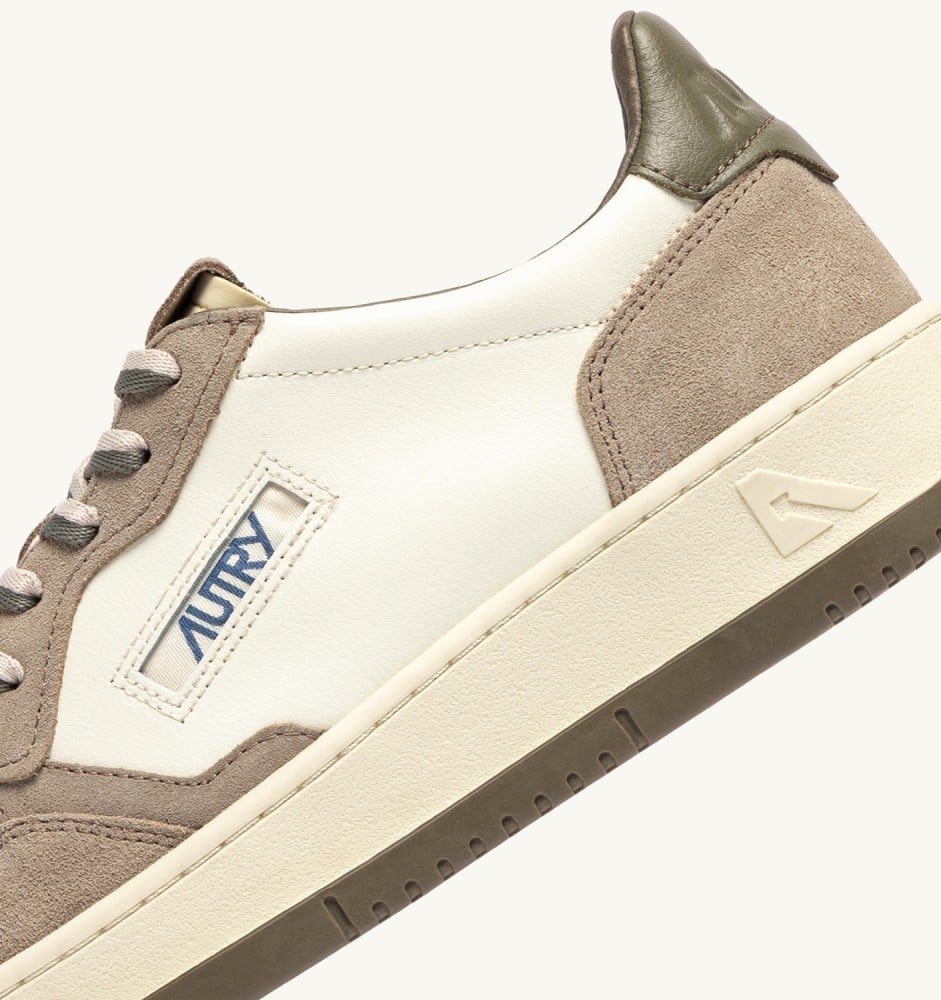 MEDALIST LOW IN COVERT GREEN AND LICORICE LEATHER AND SUEDE