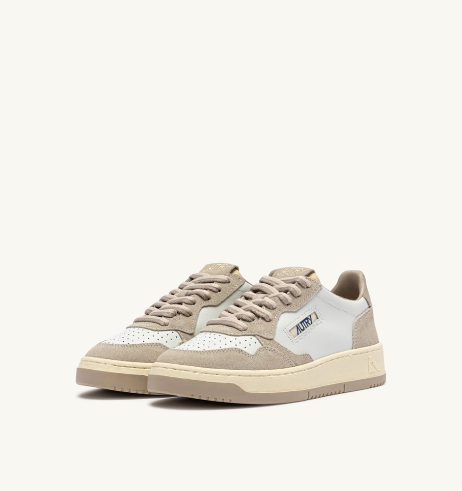 MEDALIST LOW IN FEATHER GRAY AND LAMB LEATHER AND SUEDE