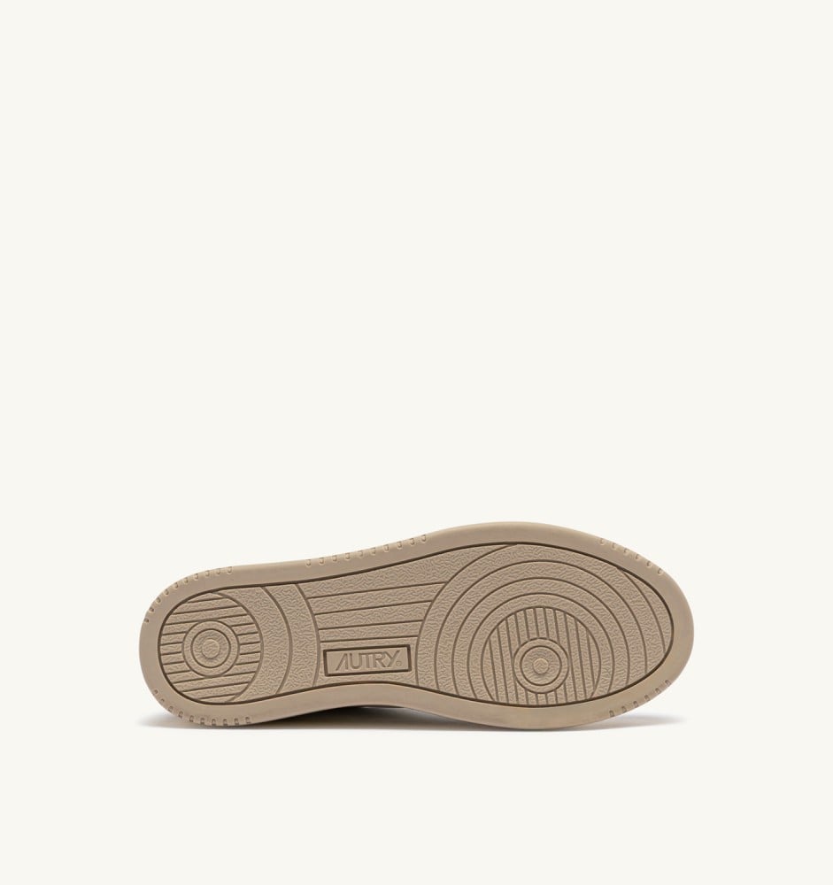 MEDALIST LOW IN FEATHER GRAY AND LAMB LEATHER AND SUEDE