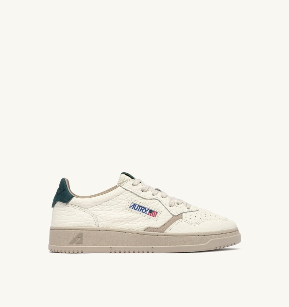 MEDALIST LOW IN FEATHER GRAY AND DARK SEA LEATHER