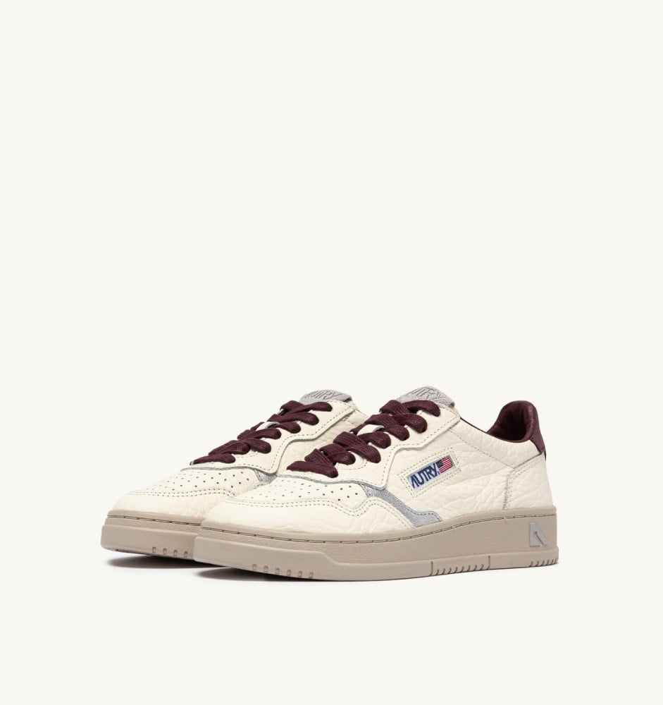 MEDALIST LOW IN FIG AND SILVER LEATHER