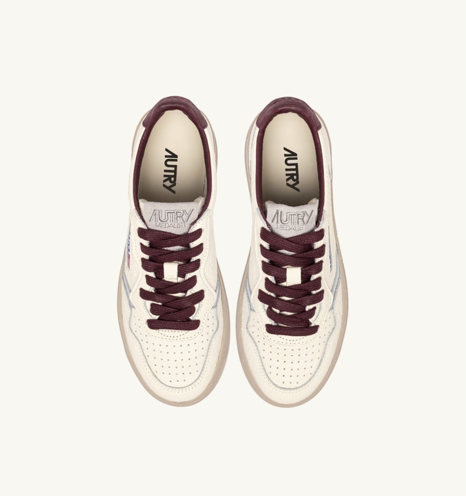 MEDALIST LOW IN FIG AND SILVER LEATHER