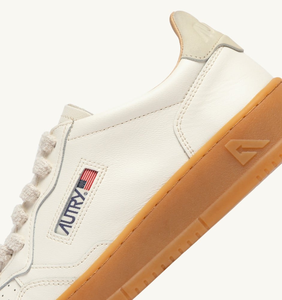 MEDALIST LOW IN MARSHMALLOW LEATHER