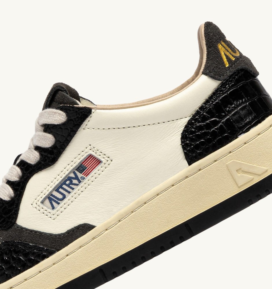 MEDALIST LOW IN MARSHMALLOW AND BLACK LEATHER
