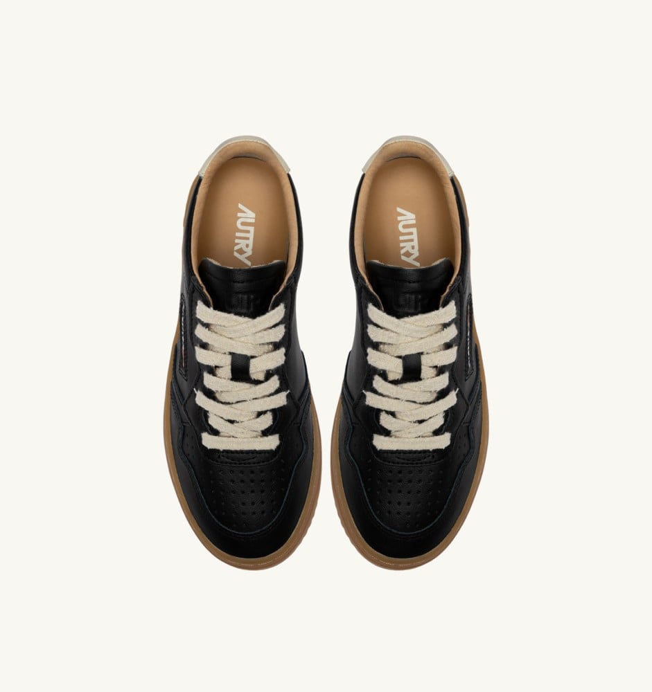 MEDALIST LOW IN BLACK AND MARSHMALLOW LEATHER