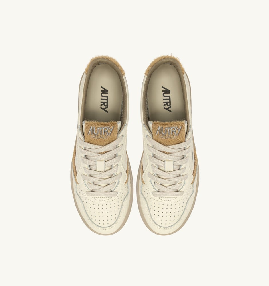MEDALIST LOW IN SAND LEATHER