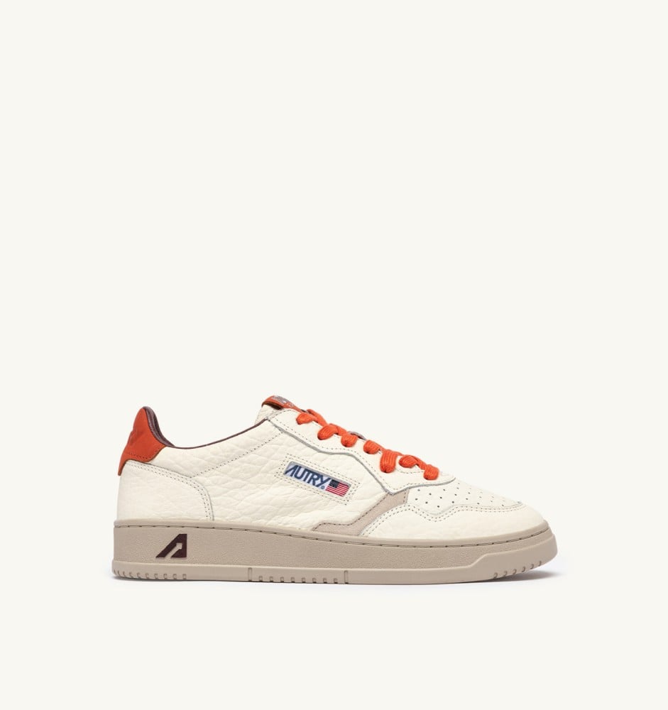 MEDALIST LOW IN SAND AND PUMPKIN LEATHER