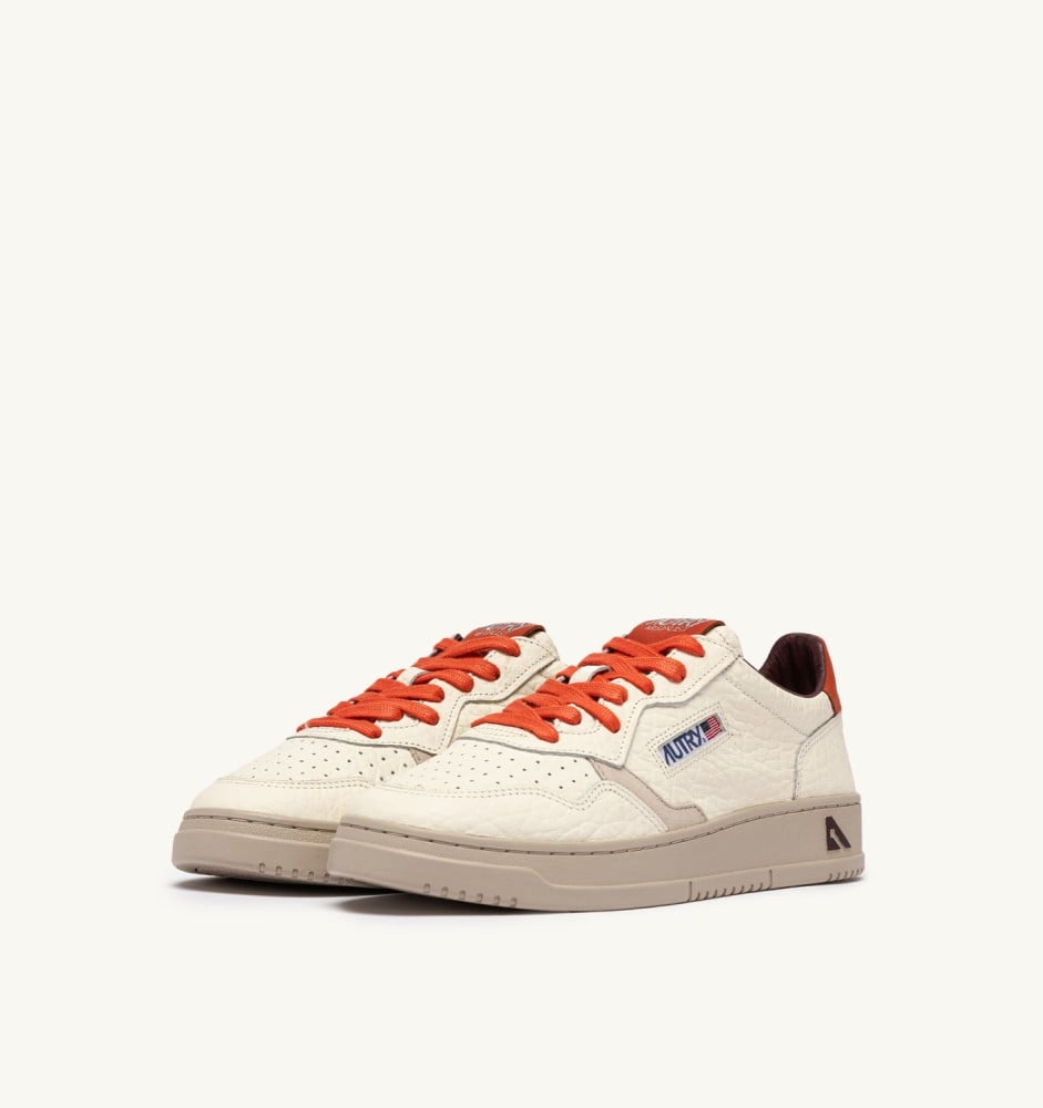 MEDALIST LOW IN SAND AND PUMPKIN LEATHER