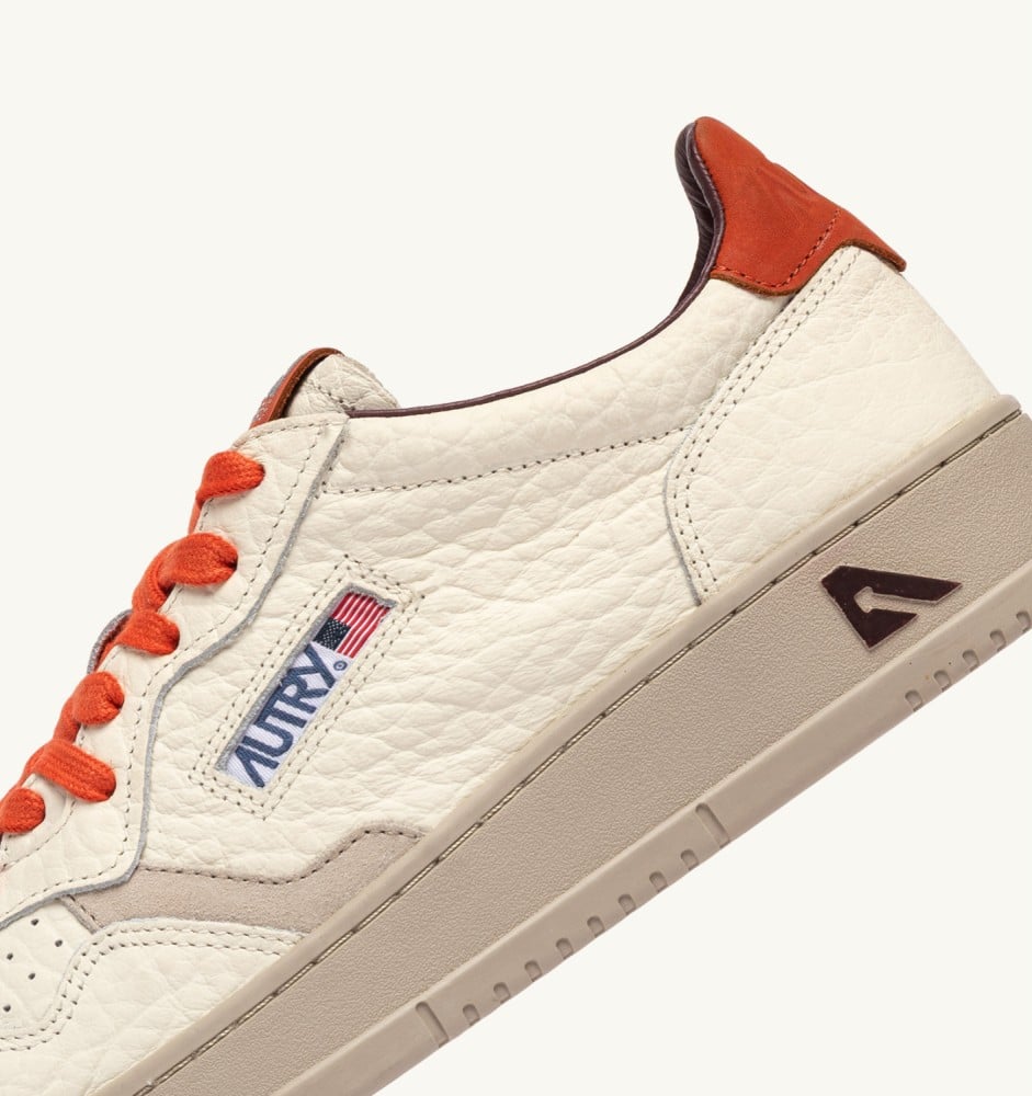 MEDALIST LOW IN SAND AND PUMPKIN LEATHER