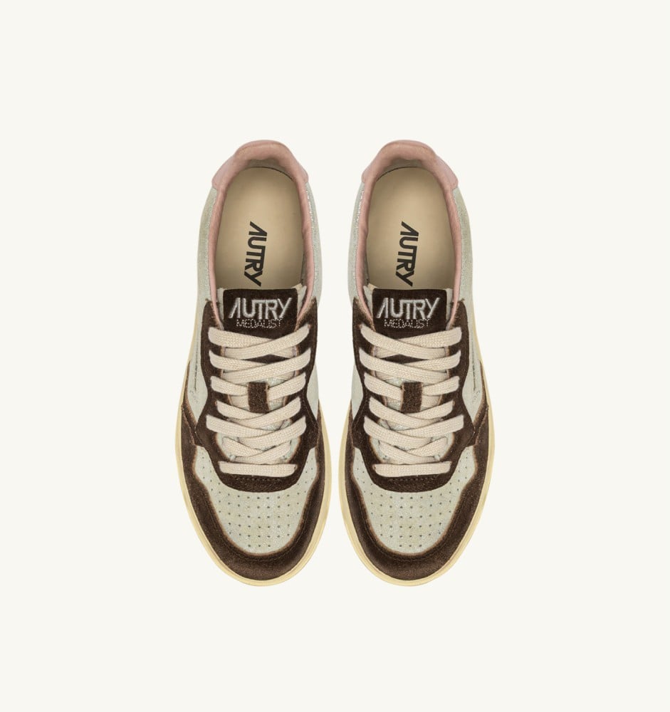 MEDALIST LOW IN SILVER AND MUSTANG SUGAR SUEDE