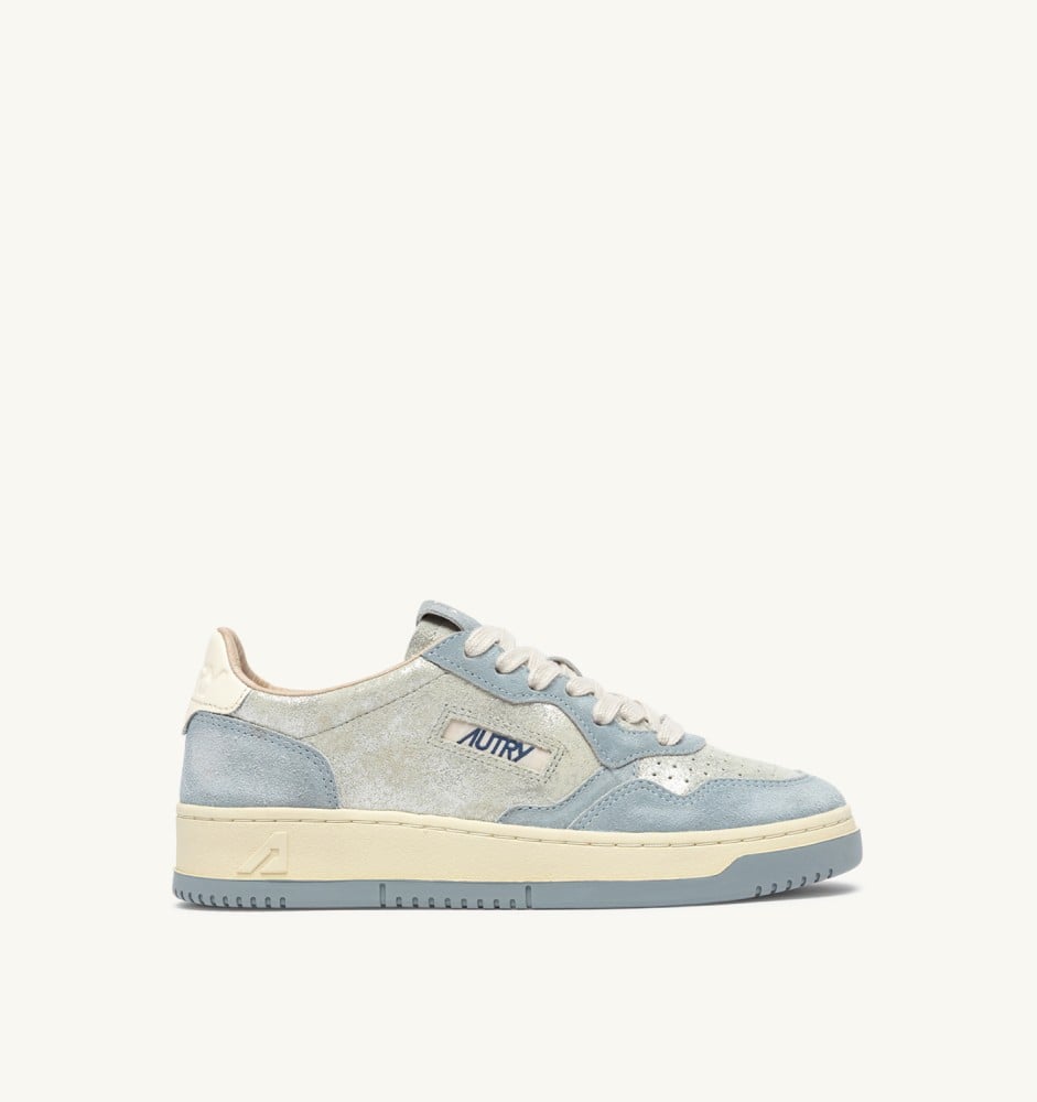 MEDALIST LOW IN SILVER AND POOL SUGAR SUEDE