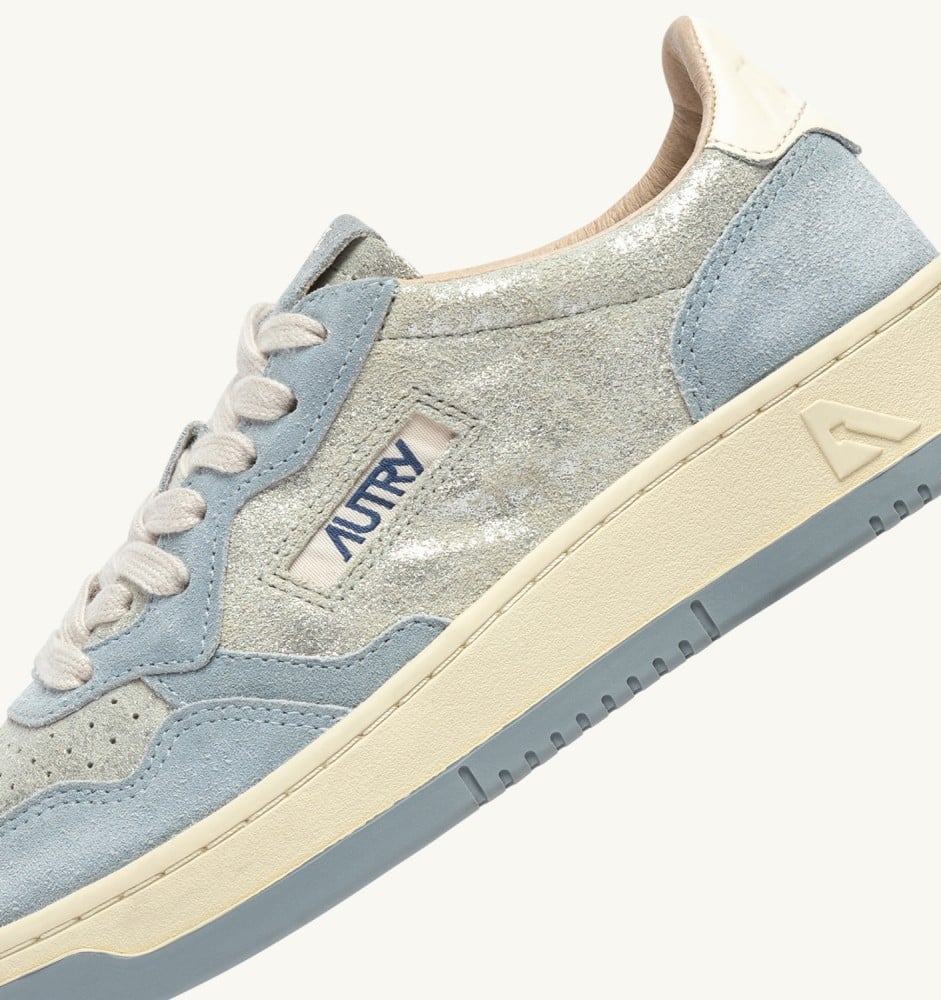 MEDALIST LOW IN SILVER AND POOL SUGAR SUEDE