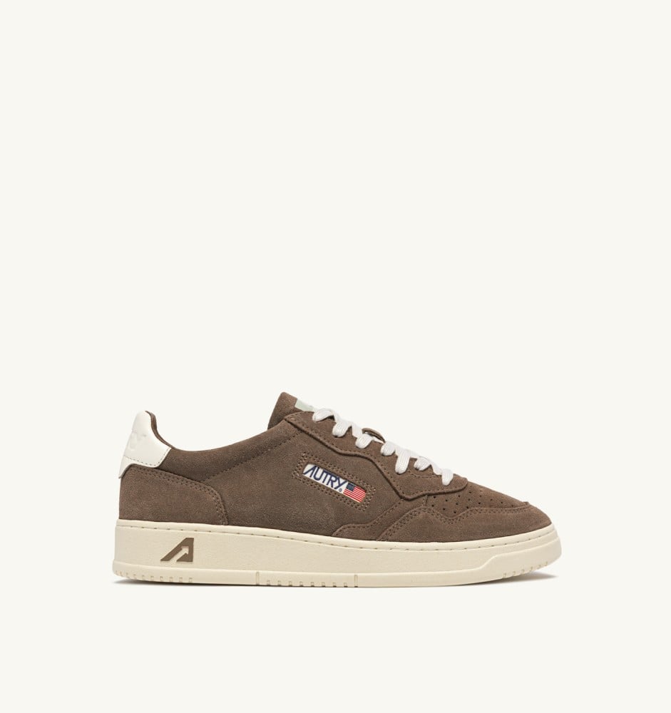 MEDALIST LOW IN CIGAR AND WHITE SUEDE