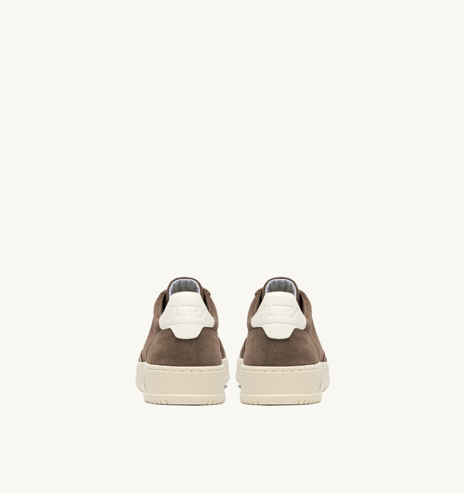 MEDALIST LOW IN CIGAR AND WHITE SUEDE