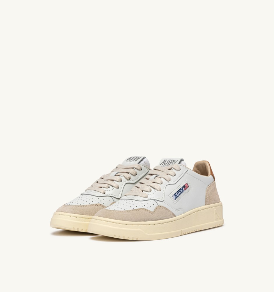 MEDALIST LOW IN WHITE LEATHER AND LION SUEDE