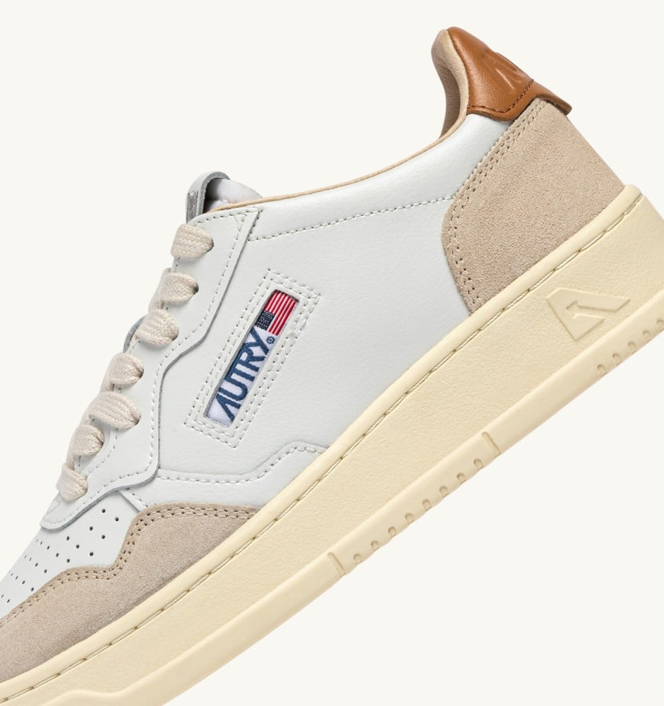 MEDALIST LOW IN WHITE LEATHER AND LION SUEDE