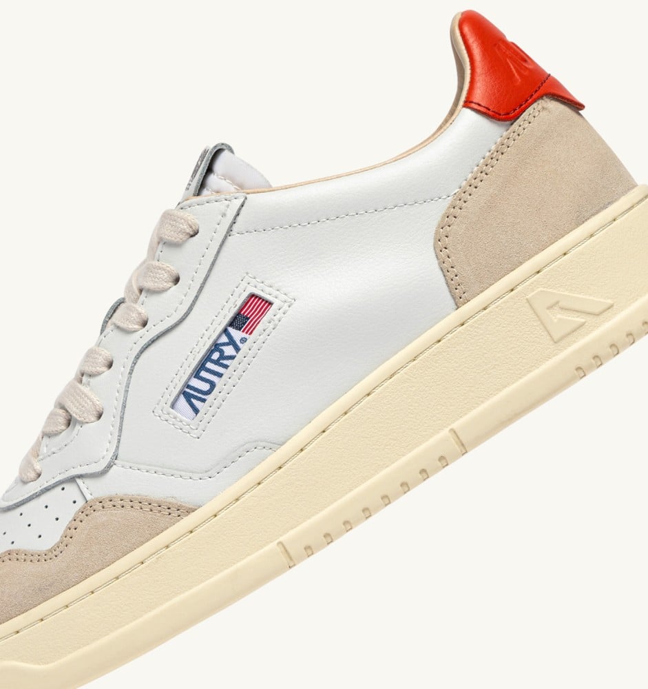 MEDALIST LOW IN WHITE AND LION LEATHER AND SUEDE